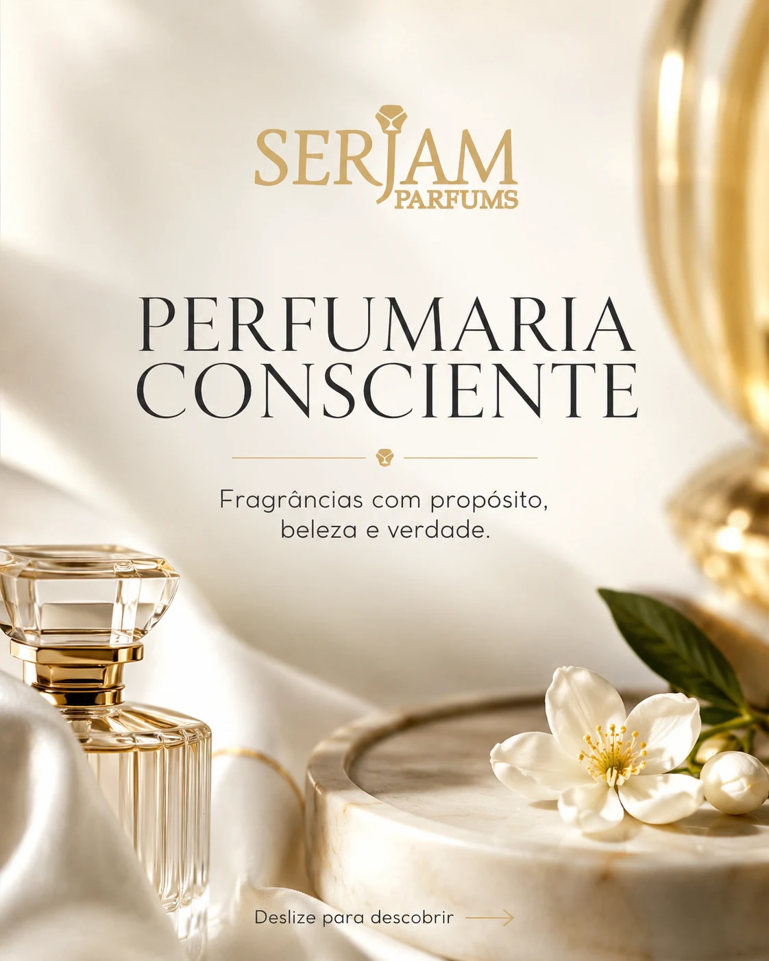 Composição clara com flor e frasco SERJAM, conceito de perfumaria consciente